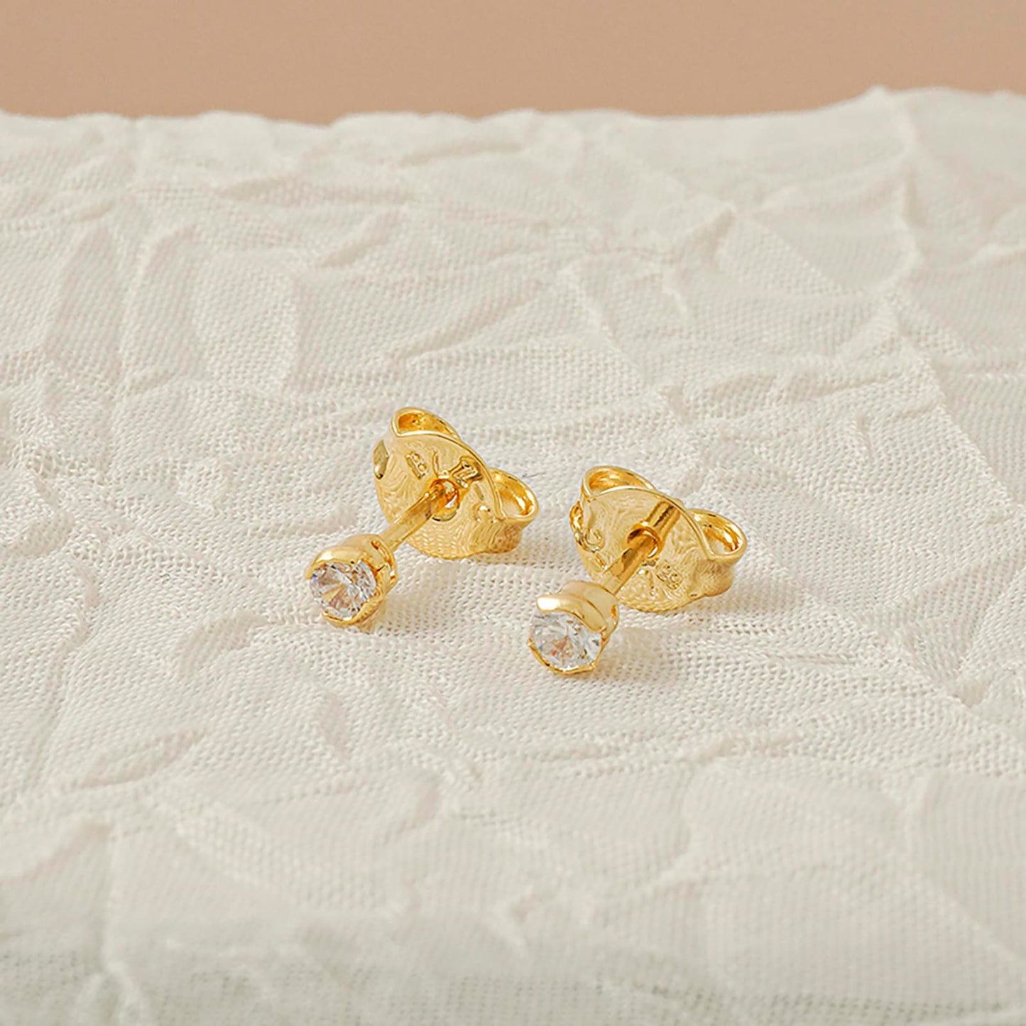 topitos clasicos con cristal en oro laminado 18k